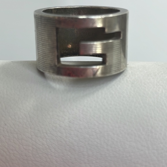 Gucci Wide Band  Sterling Silver Signature G Ring. - Picture 6 of 7